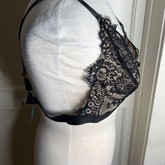 Fashion to Figure Amber Strappy Floral Lace Bra - Picture 3 of 8